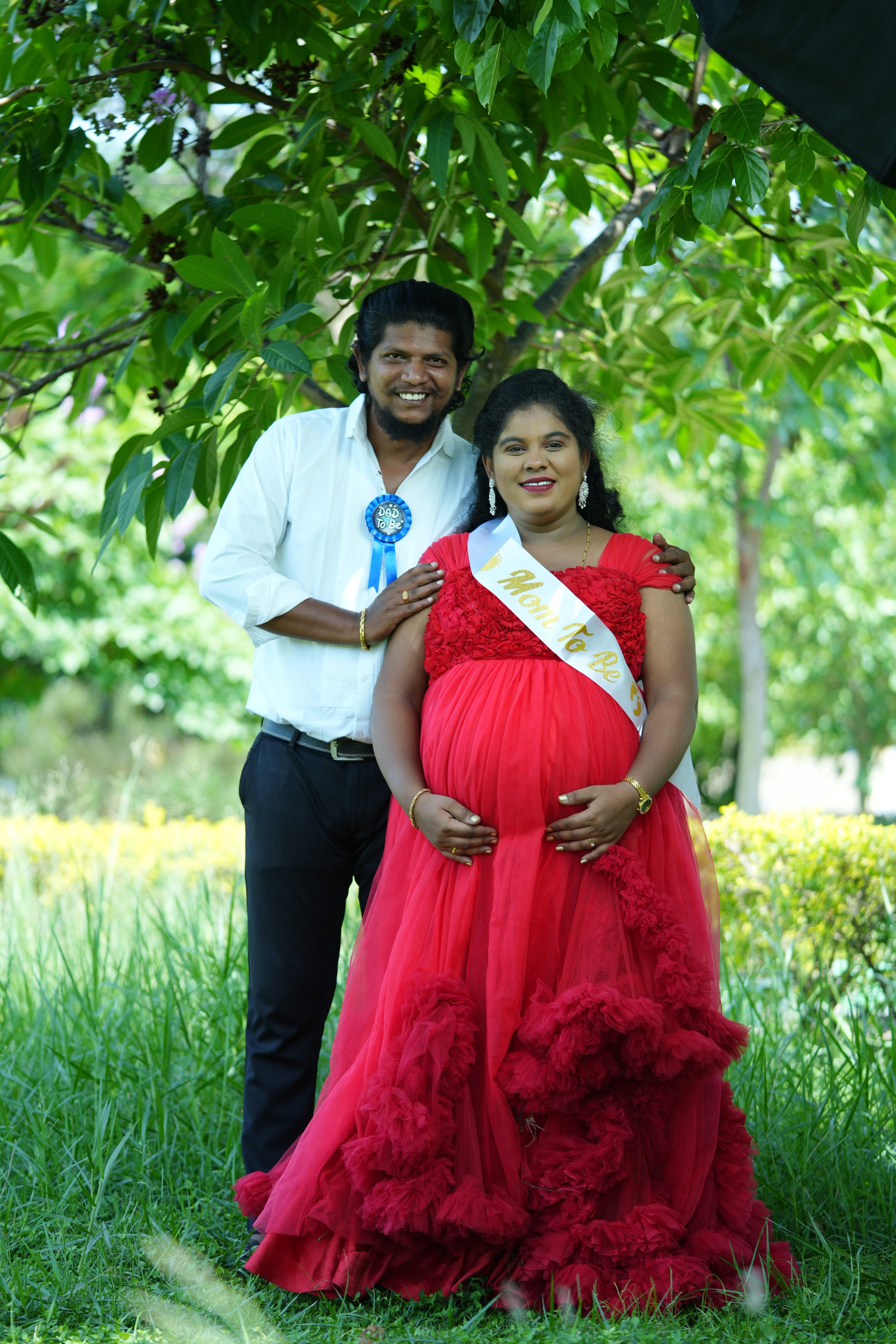 Tasteful maternity portrait in Bangalore by Lumeora Studios